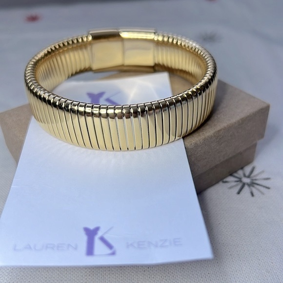 Lauren Kenzie Gold Band Bracelet *NEW* - Picture 2 of 10